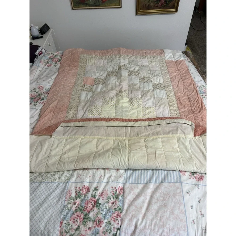 Homemade Vintage Quilt Pink White Beige MCM Floral Block Pattern Twin 48